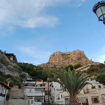 Daire Hanna's Estudio Deluxe